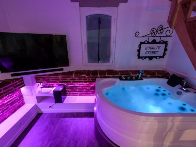 L'Antre Vue - Jacuzzi Au Chateau Belberaud Exterior photo